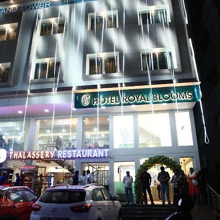 העיר בנגלור Hotel Royal Blooms מראה חיצוני תמונה