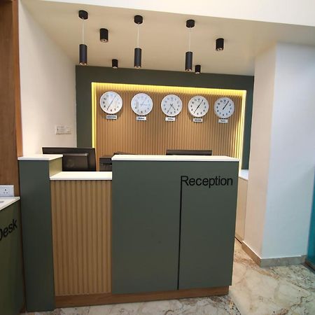 העיר בנגלור Hotel Royal Blooms מראה חיצוני תמונה