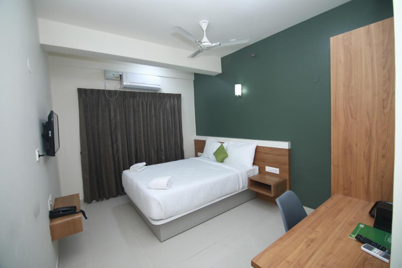 העיר בנגלור Hotel Royal Blooms מראה חיצוני תמונה