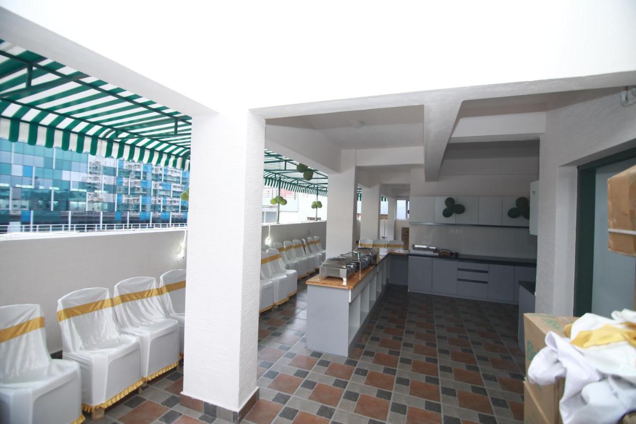 העיר בנגלור Hotel Royal Blooms מראה חיצוני תמונה